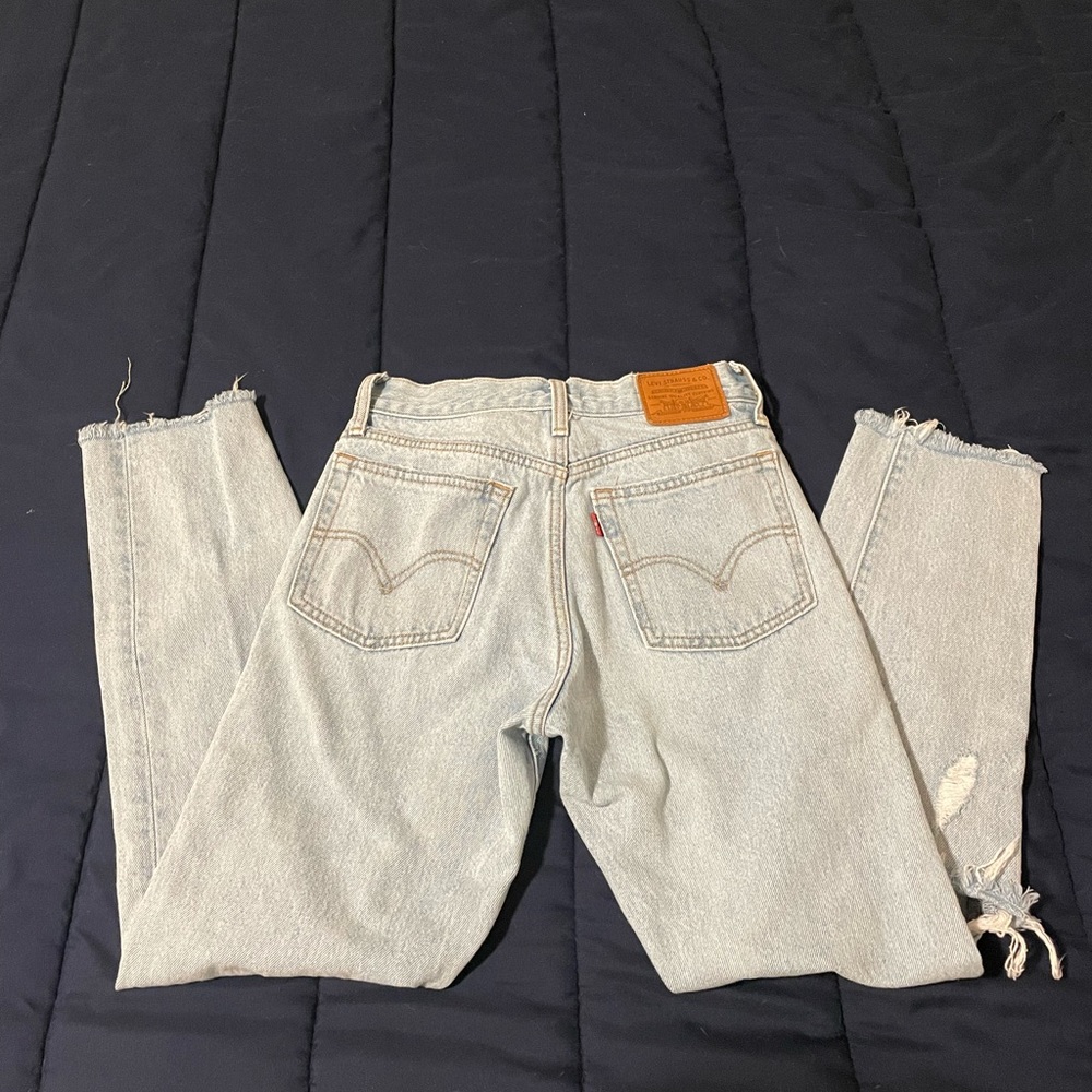 Light wash Levi’s
